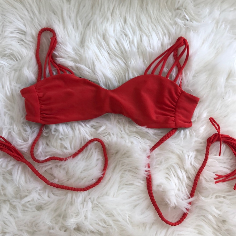 Red acacia Samoa top.